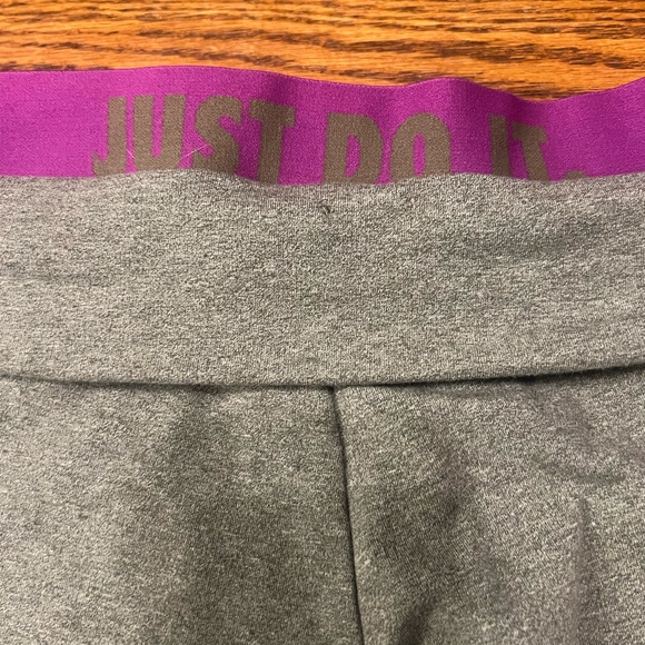 Nike Dri-Fit Capris. Size S - Picture 7 of 8